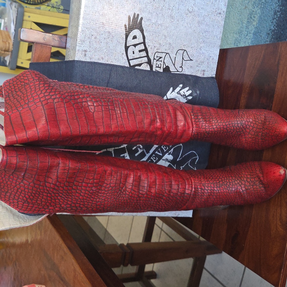 Freebird Jasper Red Croco Size 9
